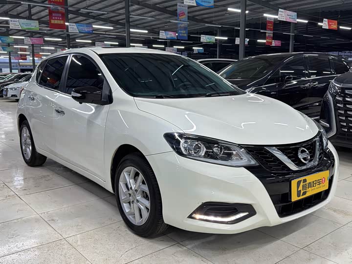 Фото 3 - Nissan Tiida