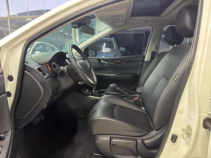 Фото 5 - Nissan Tiida