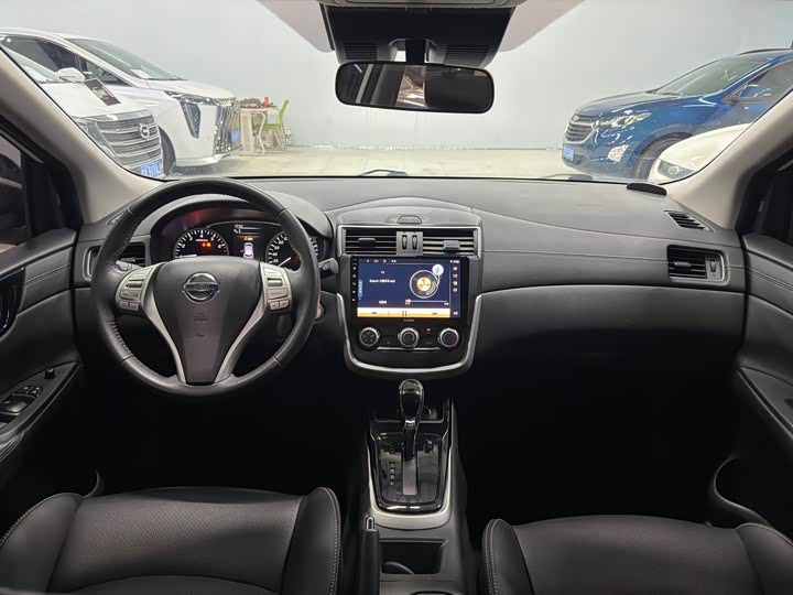 Фото 7 - Nissan Tiida