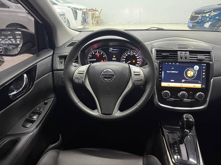 Фото 8 - Nissan Tiida