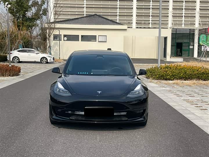 Фото 4 - Tesla Model 3