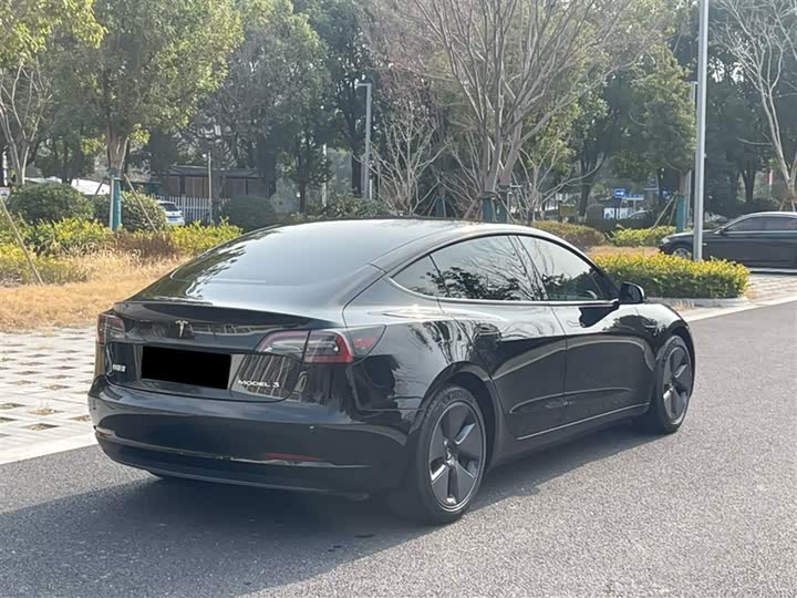 Фото 6 - Tesla Model 3