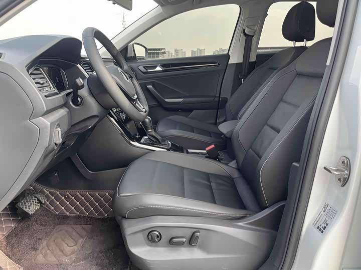 Фото 5 - Volkswagen T-Roc