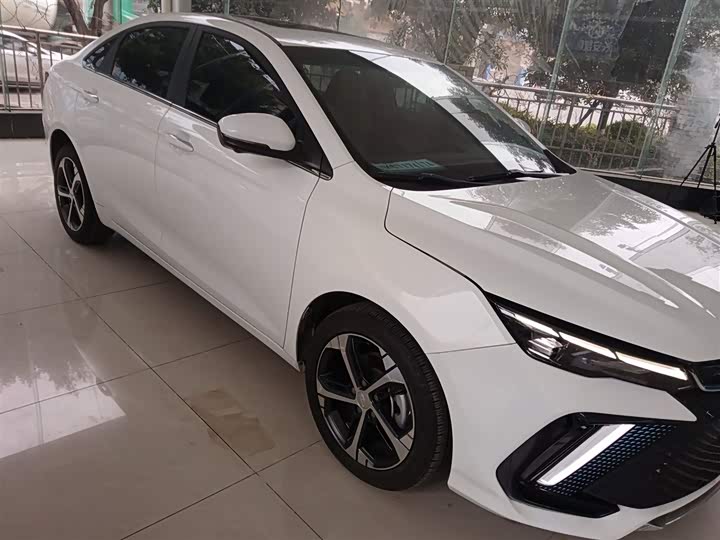 Фото 4 - Geely Emgrand L