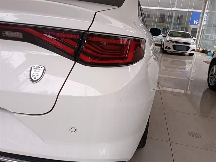 Фото 8 - Geely Emgrand L