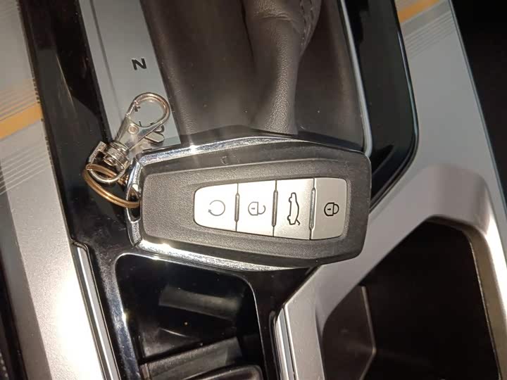 Фото 9 - Geely Emgrand L