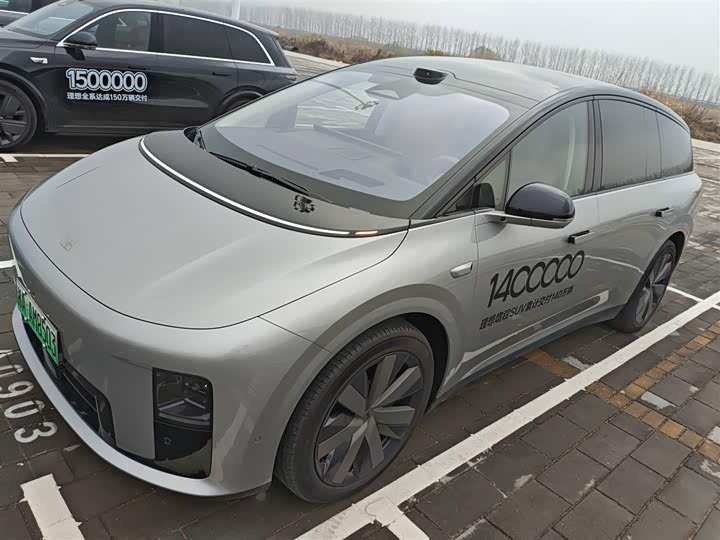 Фото 1 - LiXiang i8