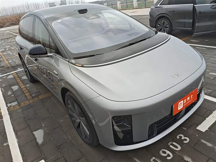 Фото 2 - LiXiang i8