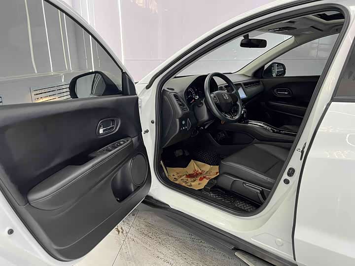 Фото 9 - Honda Vezel