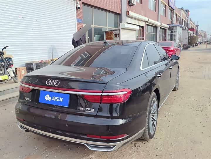 Фото 3 - Audi A8