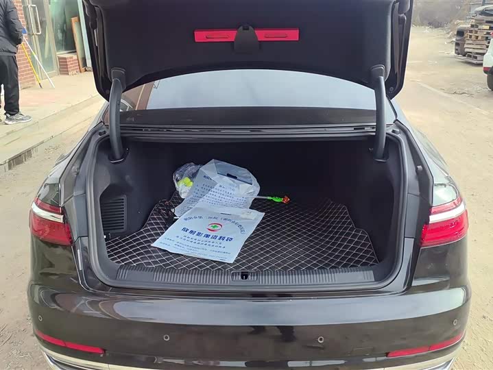 Фото 4 - Audi A8