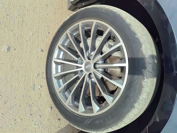 Фото 6 - Audi A8