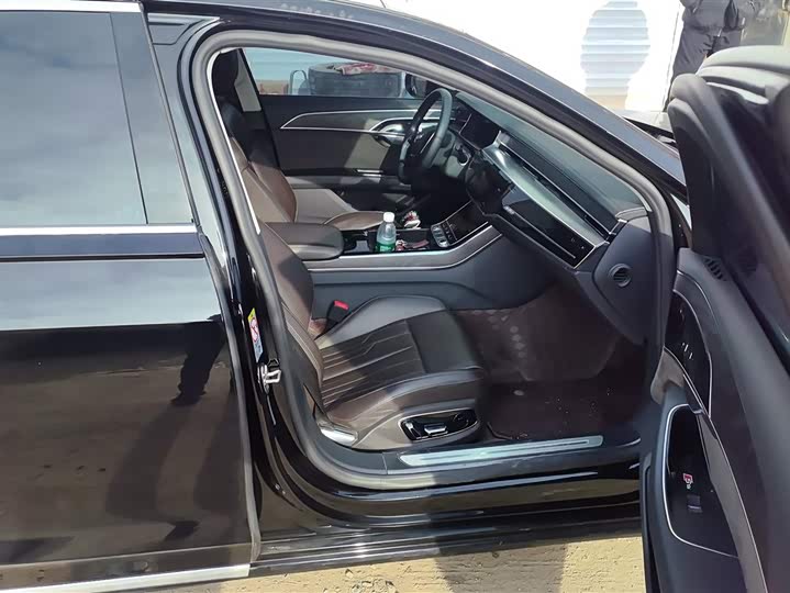 Фото 8 - Audi A8