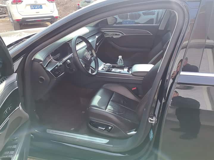 Фото 9 - Audi A8