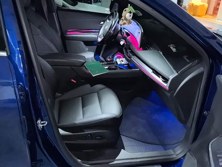 Фото 8 - Cadillac XT4