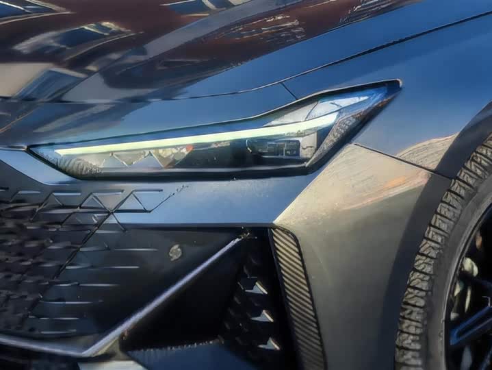 Фото 5 - Changan UNI-V Hybrid