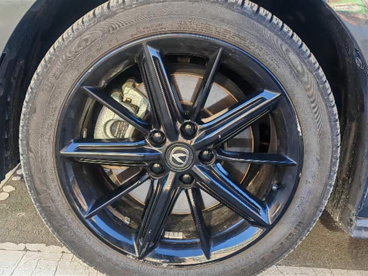 Фото 6 - Changan UNI-V Hybrid