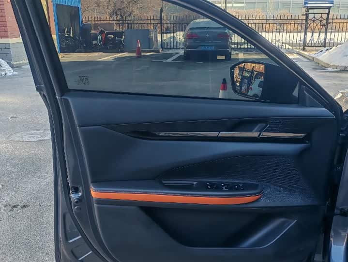 Фото 7 - Changan UNI-V Hybrid