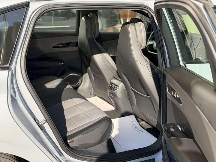 Фото 9 - Hongqi EH7