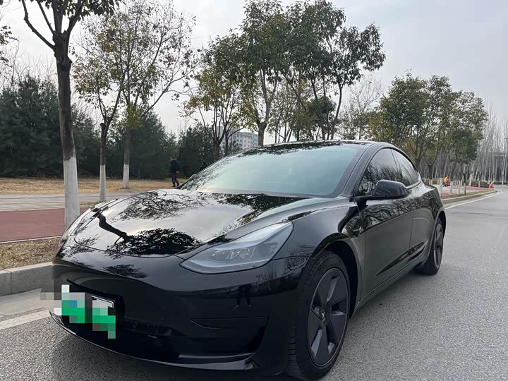 Фото 1 - Tesla Model 3