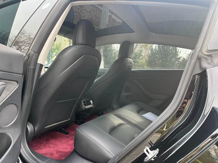 Фото 2 - Tesla Model 3