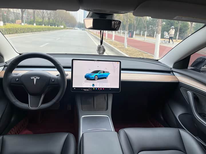 Фото 4 - Tesla Model 3