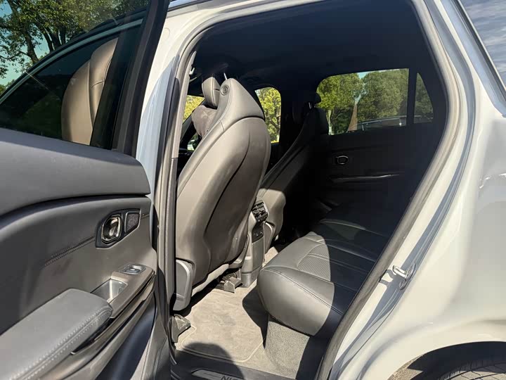 Фото 8 - Nio ES6