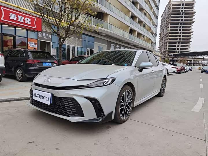 Фото 1 - Toyota Camry