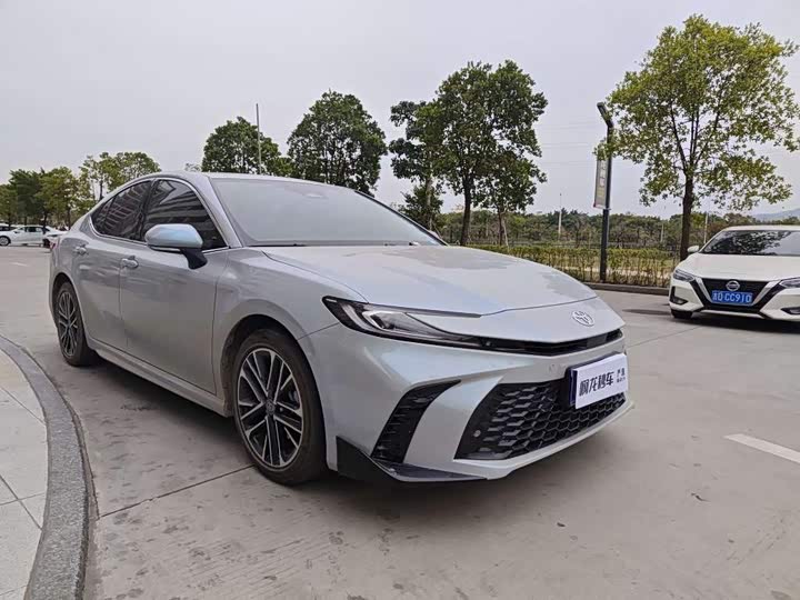 Фото 3 - Toyota Camry