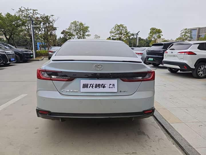 Фото 5 - Toyota Camry