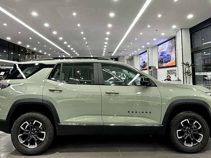 Фото 2 - Chevrolet Equinox Plus