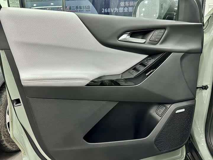 Фото 4 - Chevrolet Equinox Plus