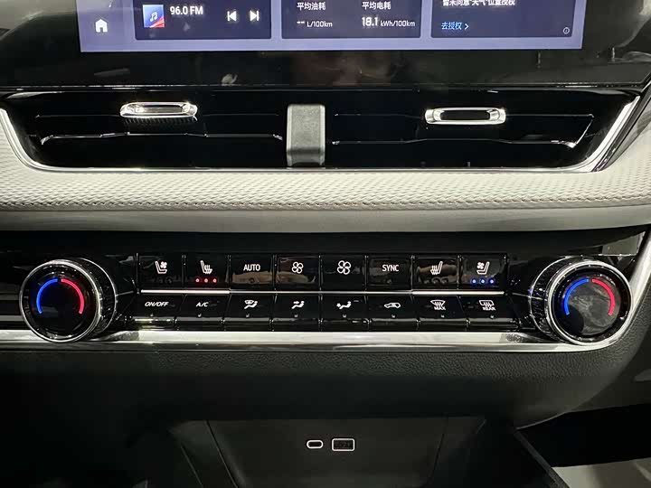 Фото 5 - Chevrolet Equinox Plus