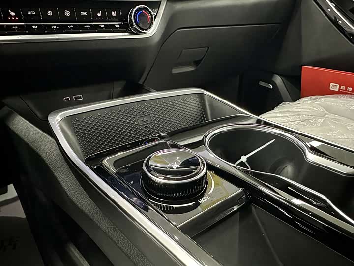 Фото 6 - Chevrolet Equinox Plus