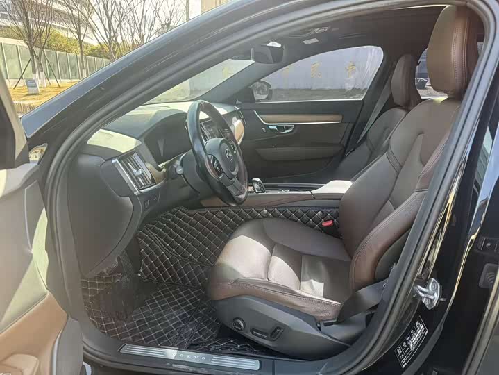 Фото 4 - Volvo S90