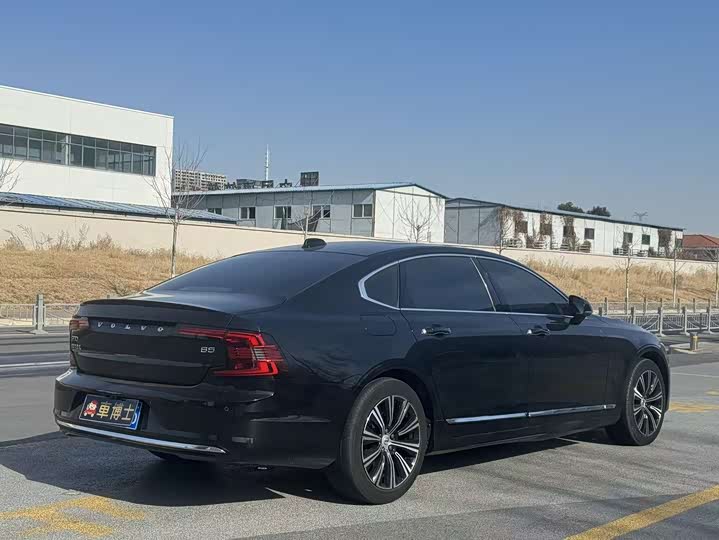 Фото 7 - Volvo S90