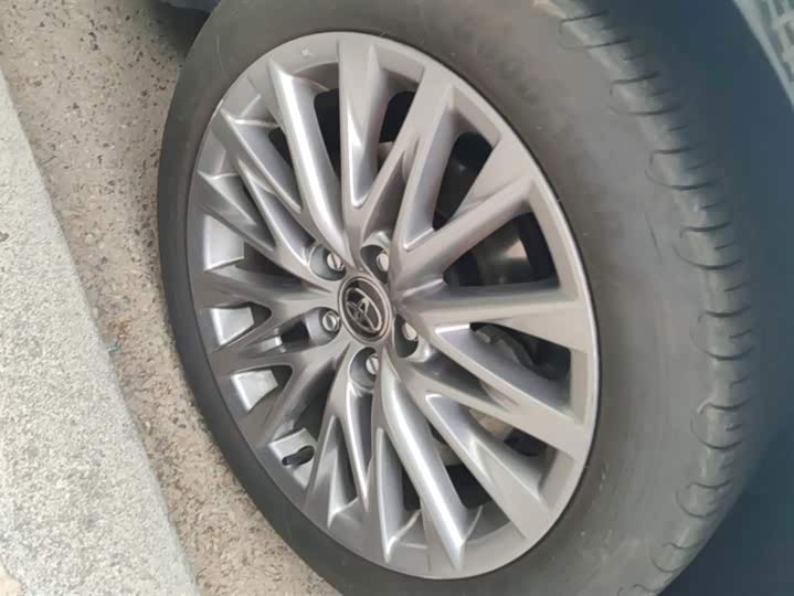 Фото 6 - Toyota Avalon