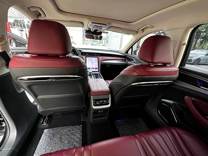 Фото 9 - Hongqi H5