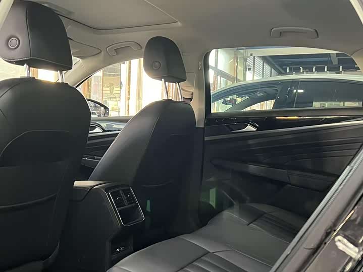 Фото 7 - Volkswagen Passat