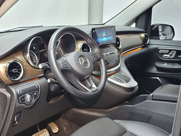 Фото 9 - Mercedes-Benz V-Class