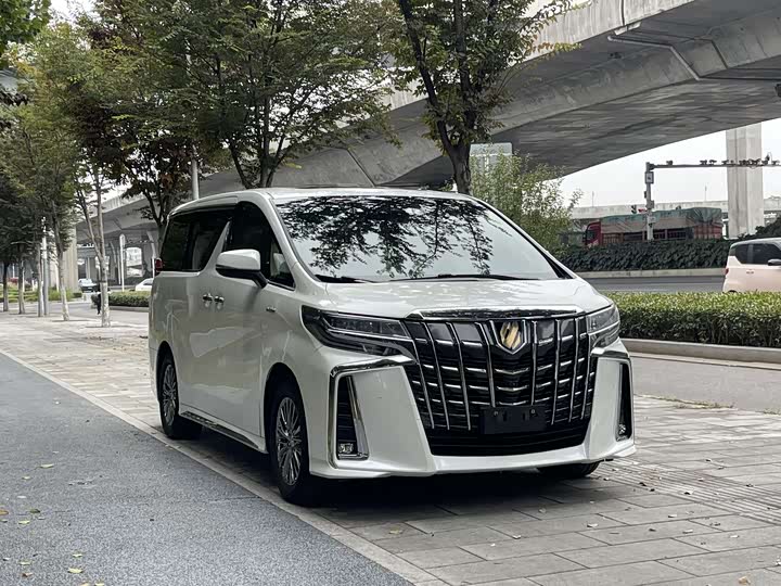 Фото 2 - Toyota Vellfire