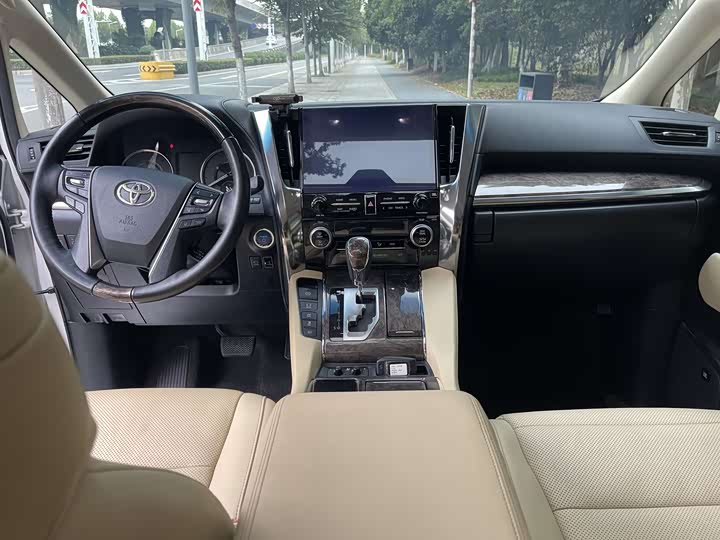 Фото 4 - Toyota Vellfire