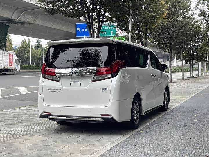 Фото 8 - Toyota Vellfire