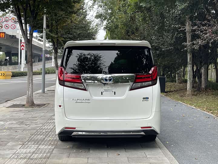 Фото 9 - Toyota Vellfire