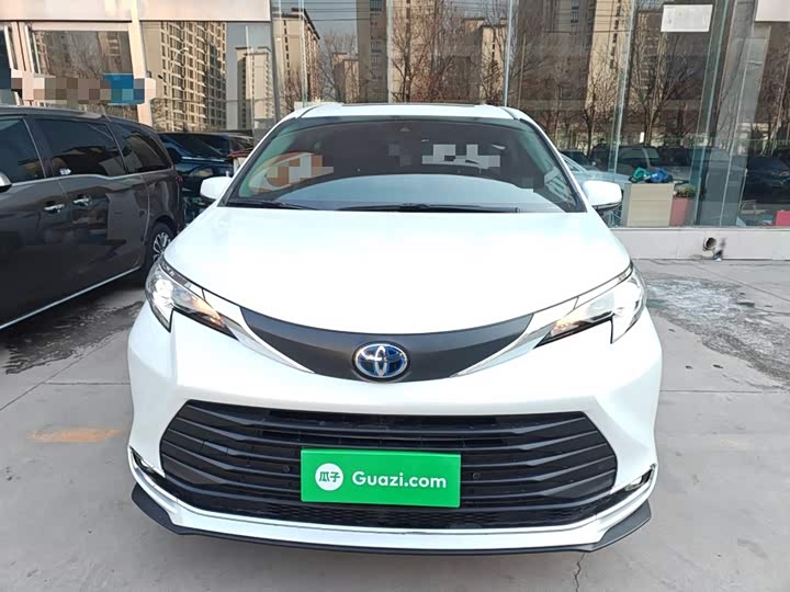 Фото 3 - Toyota Sienna