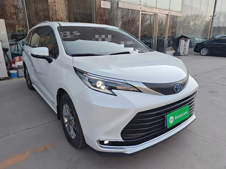 Фото 4 - Toyota Sienna