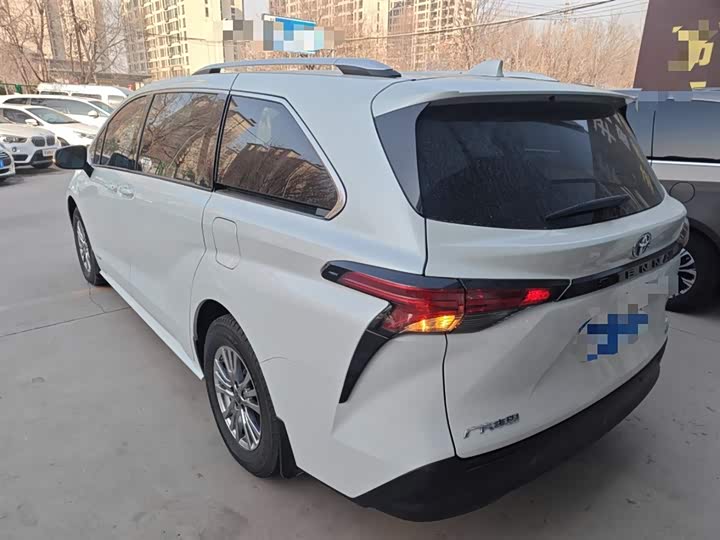 Фото 5 - Toyota Sienna