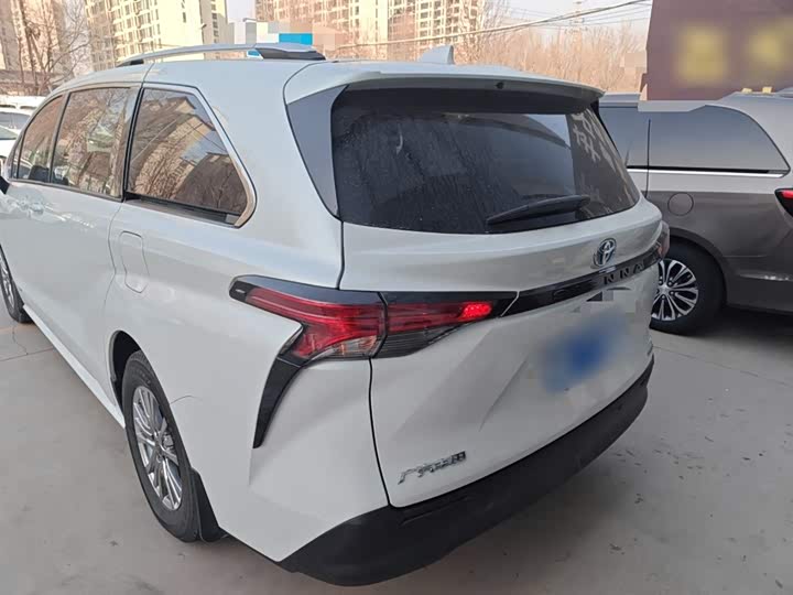 Фото 6 - Toyota Sienna