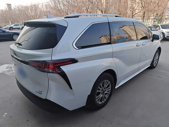 Фото 7 - Toyota Sienna