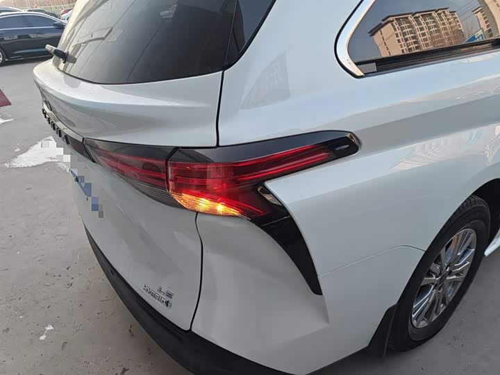 Фото 8 - Toyota Sienna